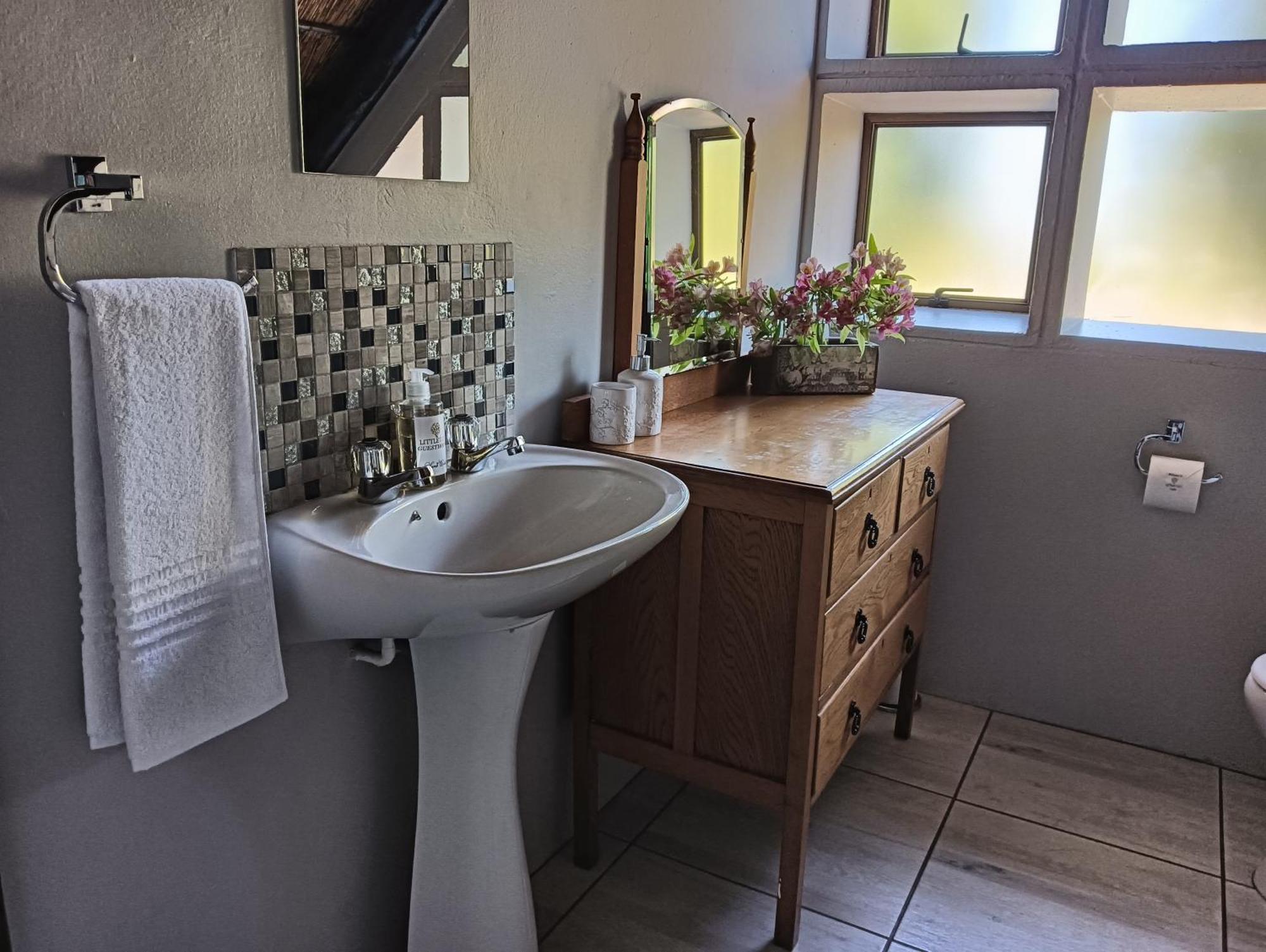Little Tree Loft 2 Bed & Breakfast Uitenhage Екстериор снимка